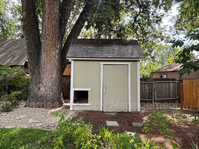 Building Photo - 3511 N Barberry Dr
