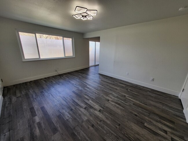 Building Photo - 3410 Woodside Dr