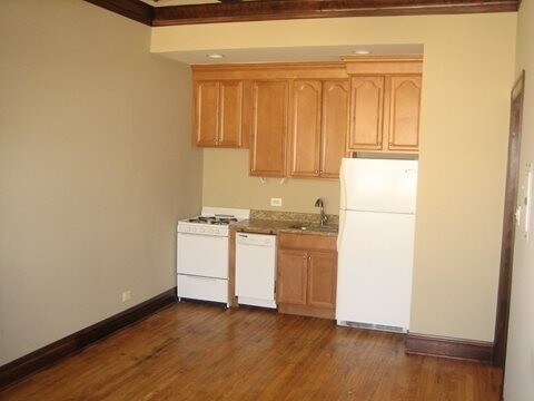 Building Photo - 4755 N Sawyer Ave