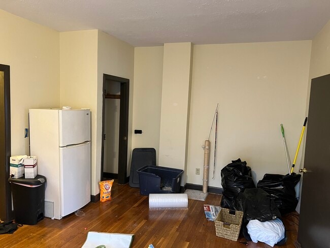 Building Photo - 10 Hyde Park Ave