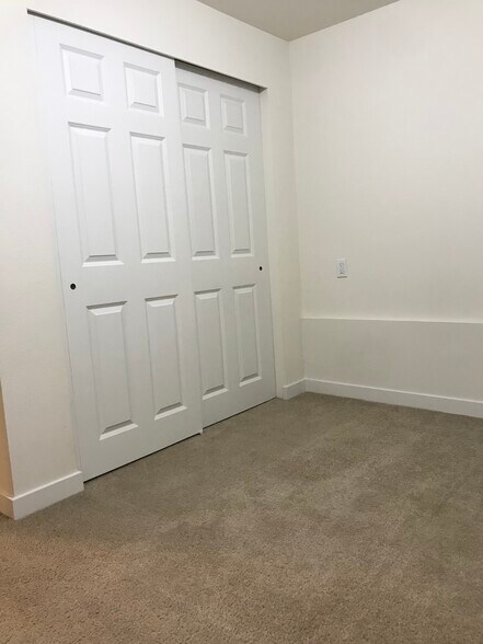 Private Bedroom with huge closet - 3412 177th Pl SW