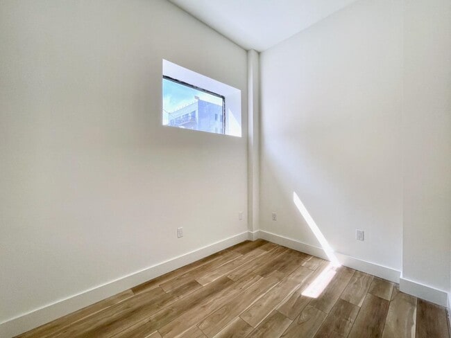 Building Photo - 375 Monmouth St