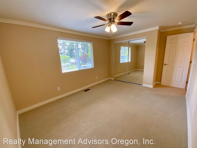 Building Photo - 3 br, 2 bath House - 989 SE Fir Grove Loop