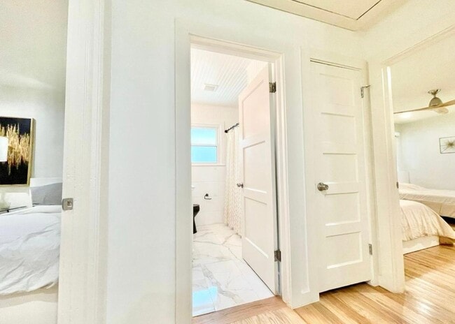 Building Photo - 6623 Kenwell St