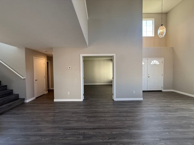 Building Photo - Beautiful River Oaks Large Two Story Home With Three Car Garage