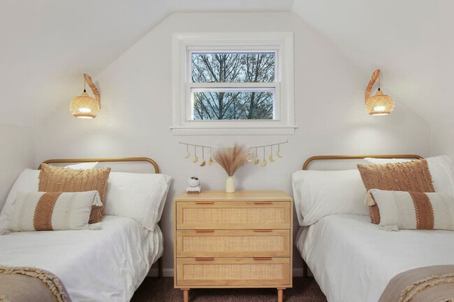 Building Photo - 1104 Elizabeth St