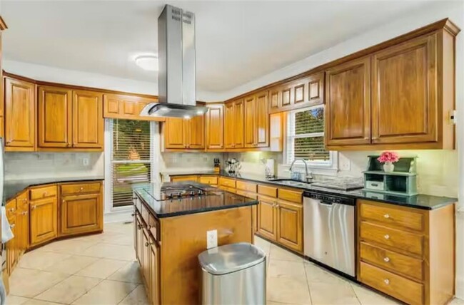 Building Photo - 1408 Aramore Dr SE