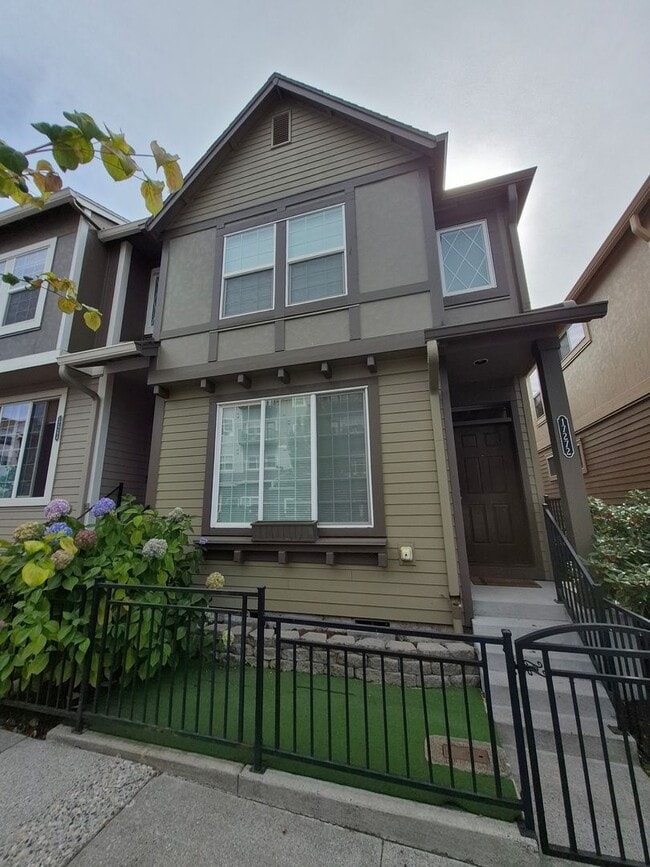 Building Photo - Great Townhouse in Arbor Station