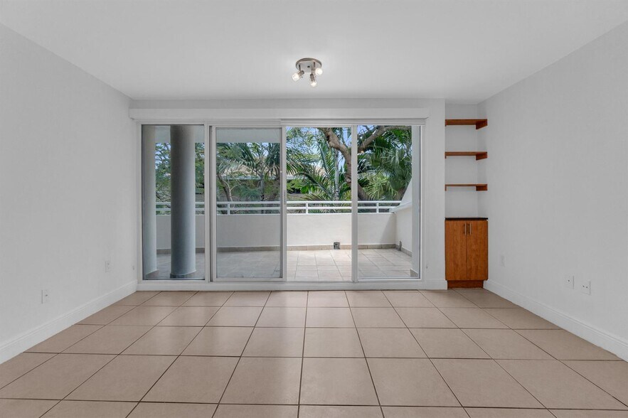 Building Photo - 2100 Brickell Ave