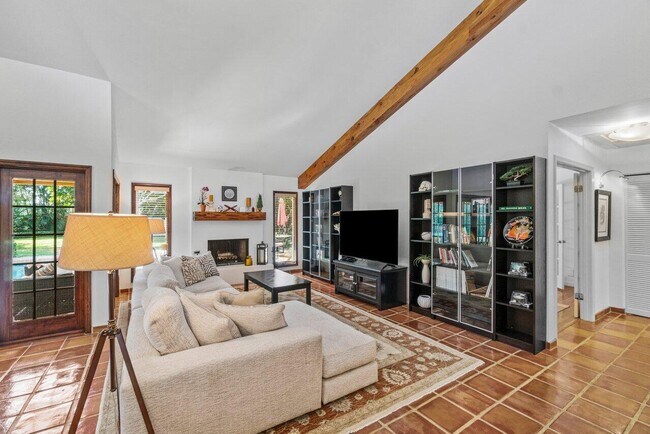 Building Photo - 2598 NW 27th St