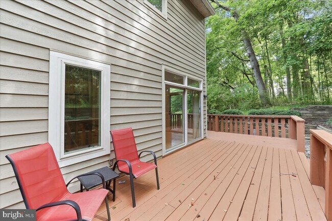 Building Photo - 400 Wooded Way