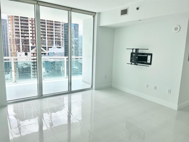 Building Photo - 950 Brickell Bay Dr