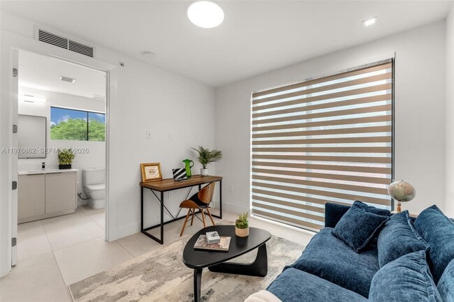 Building Photo - 721 SW 11th St