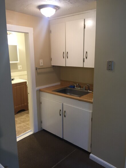 Building Photo - 215 Madison St