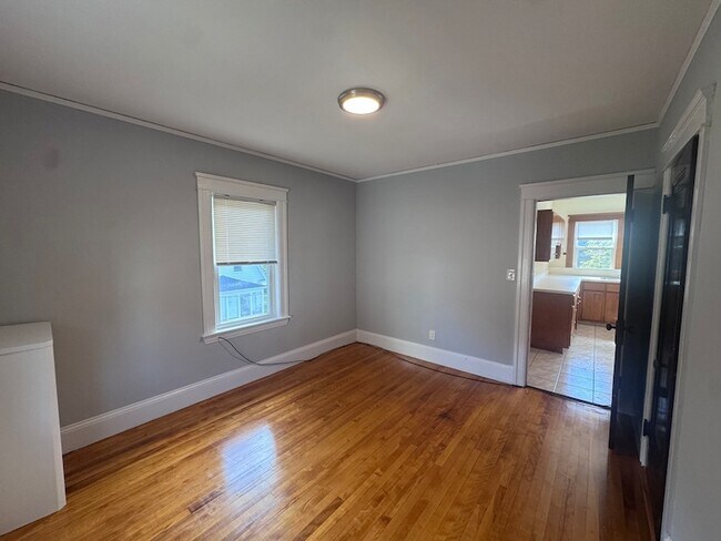 Building Photo - 398 Lovell St