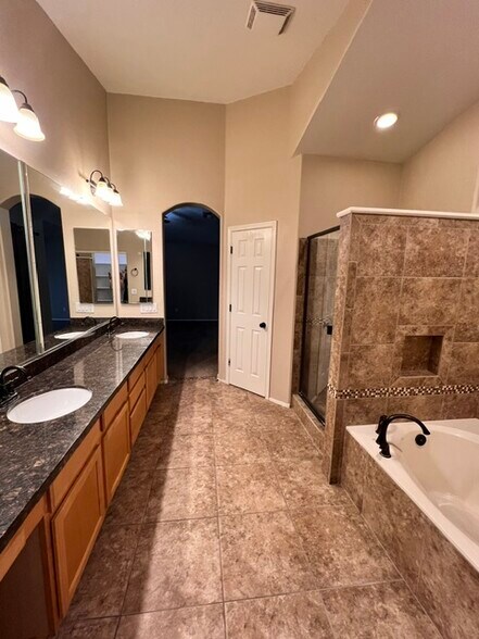Building Photo - 6832 W Paso Trl