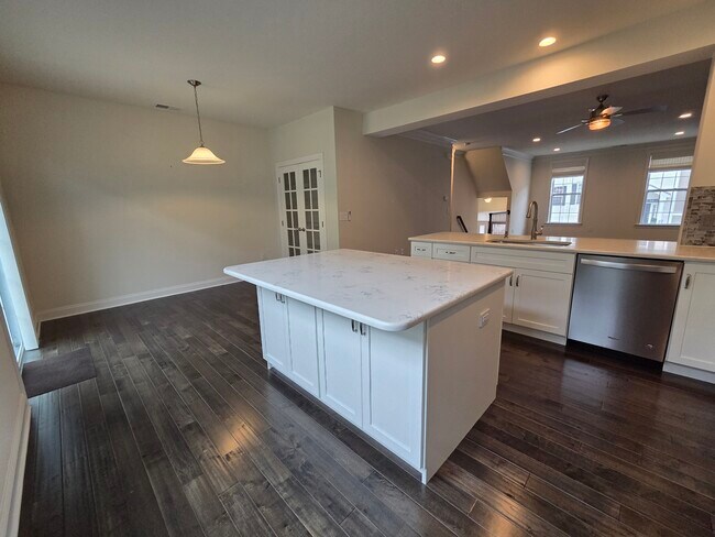 Building Photo - 12 Putnam Ln