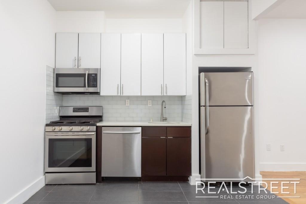 Building Photo - LUXURY 1 BED LOFT in Queens!