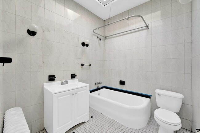 Building Photo - 2988 John F. Kennedy Blvd