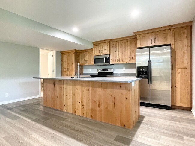Building Photo - 1403 Northridge Dr