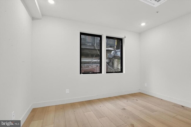 Building Photo - 2007 Cambridge St