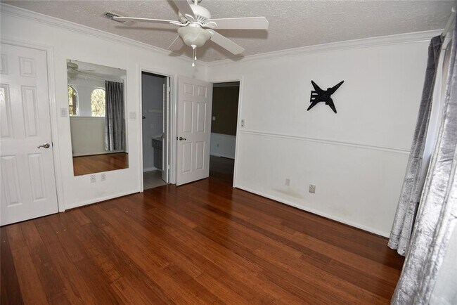 Building Photo - 102 S Timber Top Dr