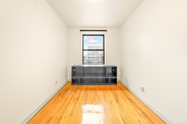 Building Photo - 102-12 65th Ave