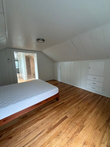 Building Photo - 50 Lyng St