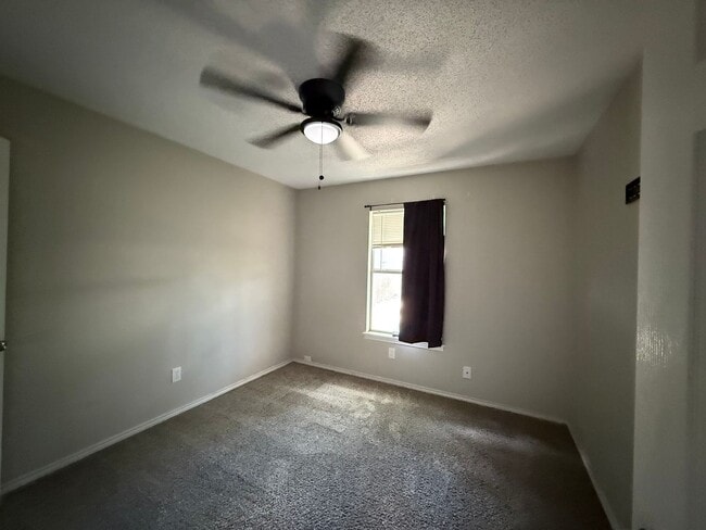 Building Photo - Available NOW ***1/2 off the first months ...