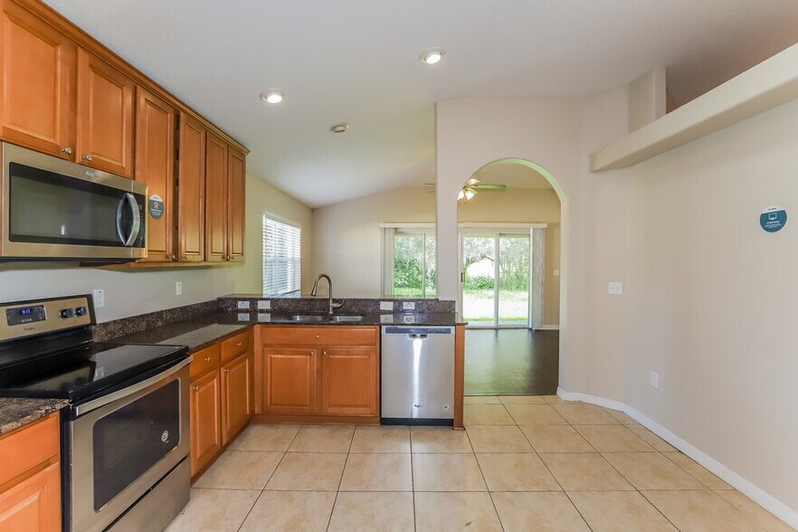 Building Photo - 2419 Hamlet Cir