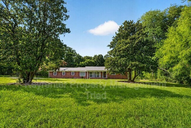 Building Photo - 5108 Lakeshore Ct