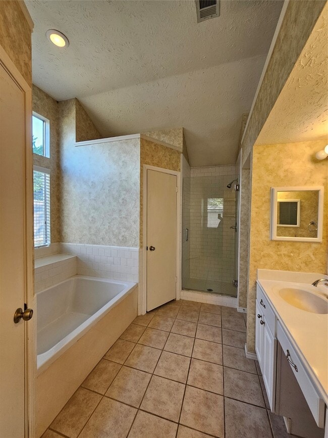 Building Photo - 22522 Round Valley Dr