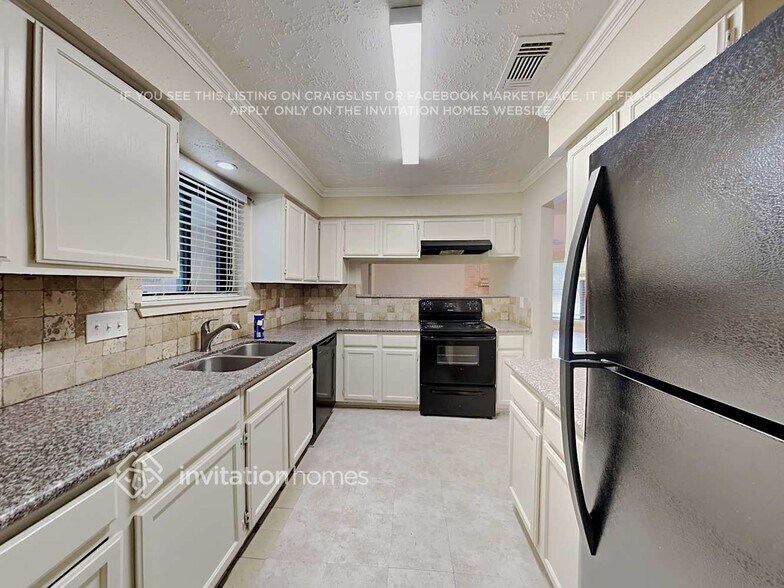 Building Photo - 8330 Pebbledowne Dr