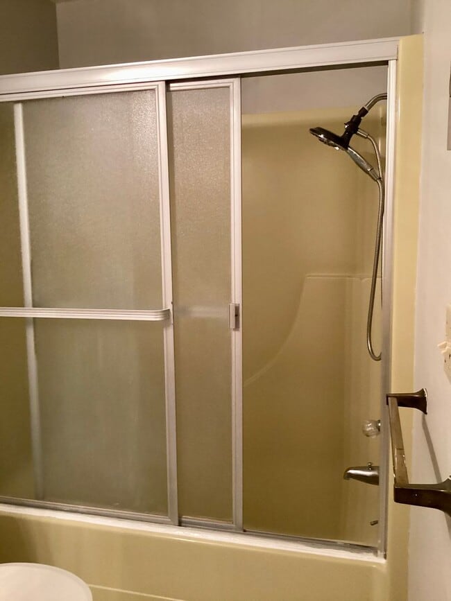 Building Photo - Cute 2 bed 1 bath apartment in nice neighborhood