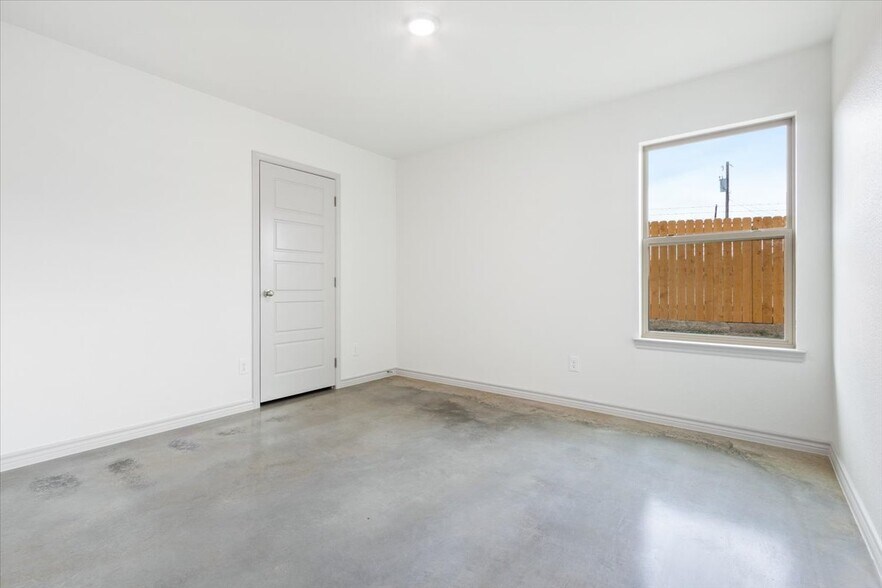Building Photo - 797 Freedom Cir