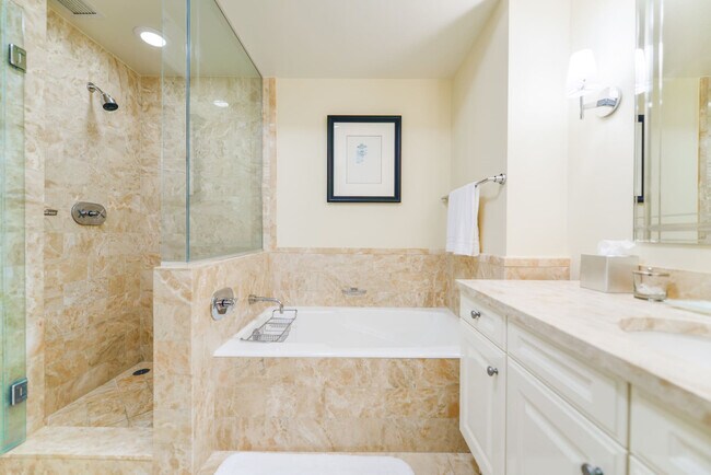 Building Photo - 1441 Brickell Ave