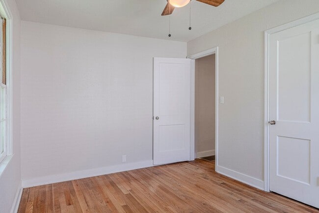 Building Photo - Spacious home for rent!