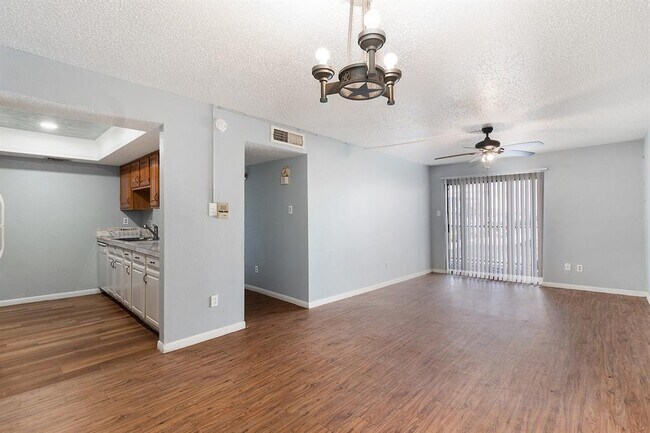 Building Photo - 2826 S Bartell Dr