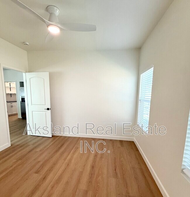 Building Photo - 4701 Elm St