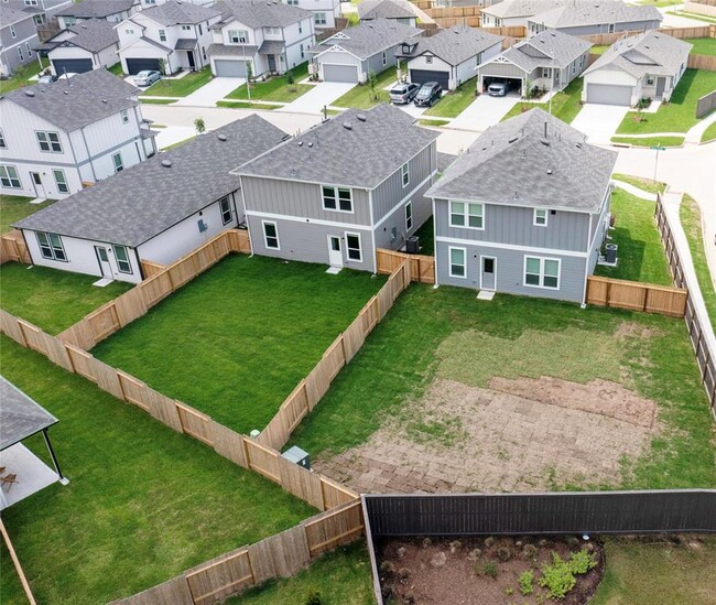 Building Photo - 23422 Honey Spade Rd