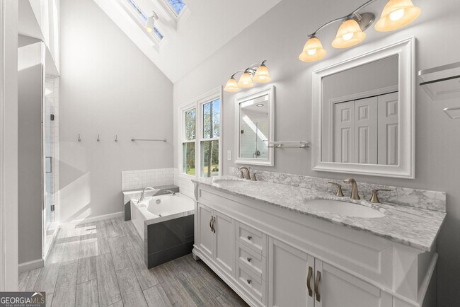 Building Photo - 2160 Robin Hood Trail