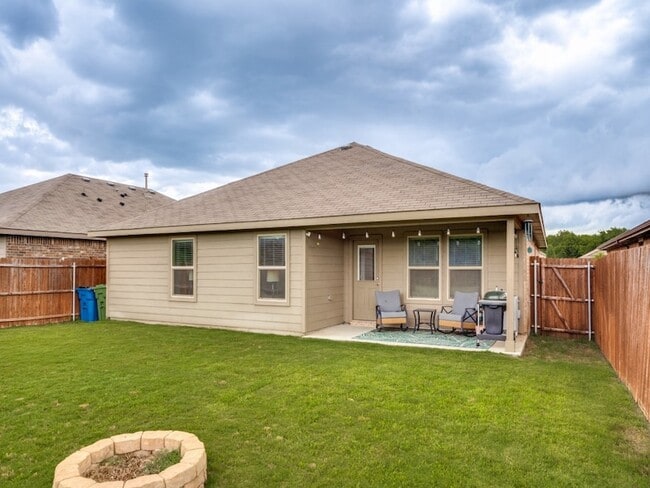 Building Photo - 1129 Loomis Trl