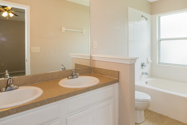 Building Photo - 8073 Leafcrest Dr