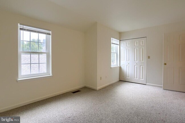 Building Photo - 730 Cambridge Ct
