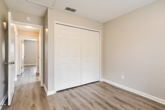 Building Photo - 548 Edward Rutledge St