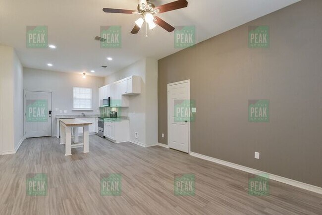 Building Photo - $1515! Beautiful Corner lot home in Fort Worth! Available 5/16!
