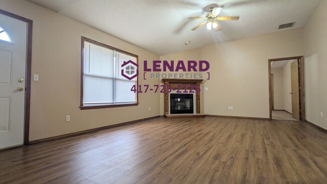 Building Photo - Spacious 3 Bedroom Home!