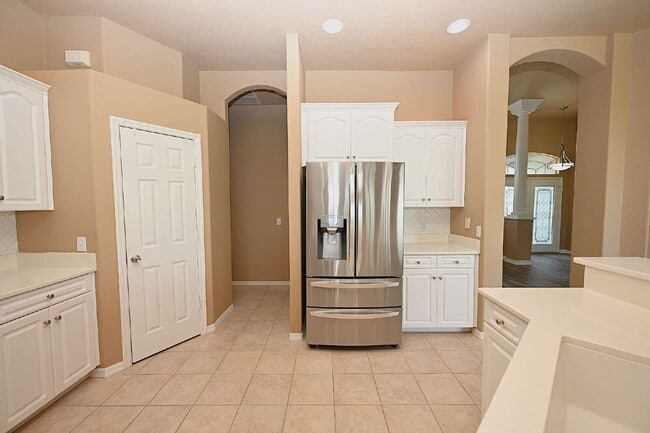 Building Photo - 2618 High Ridge Dr