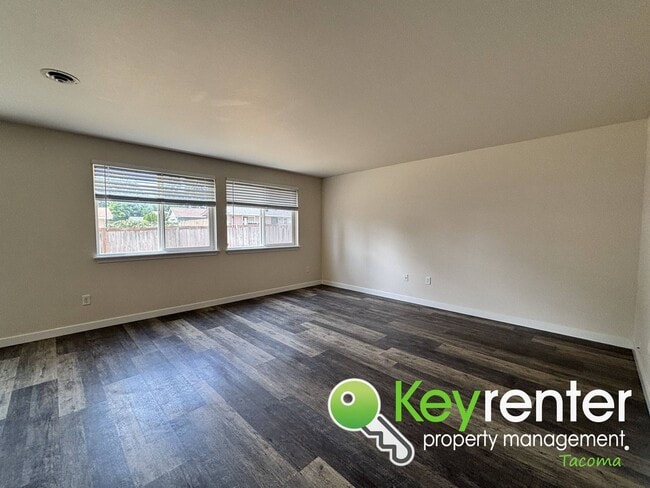 Building Photo - Spacious 3-Bedroom Home in Quiet Lakewood ...