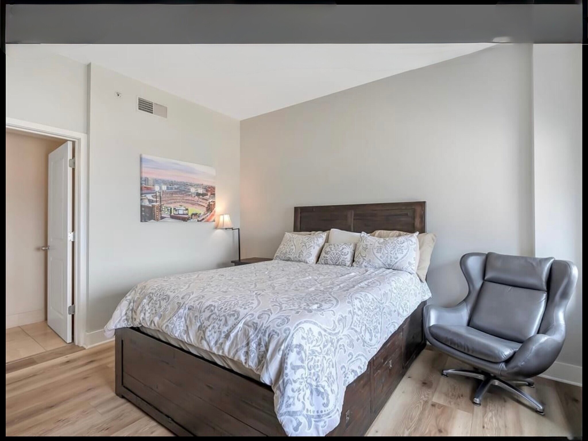 Building Photo - 314 N Broadway